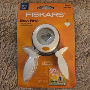 Fiskars That’s Amore heart squeeze paper punch - Medium 0.9”